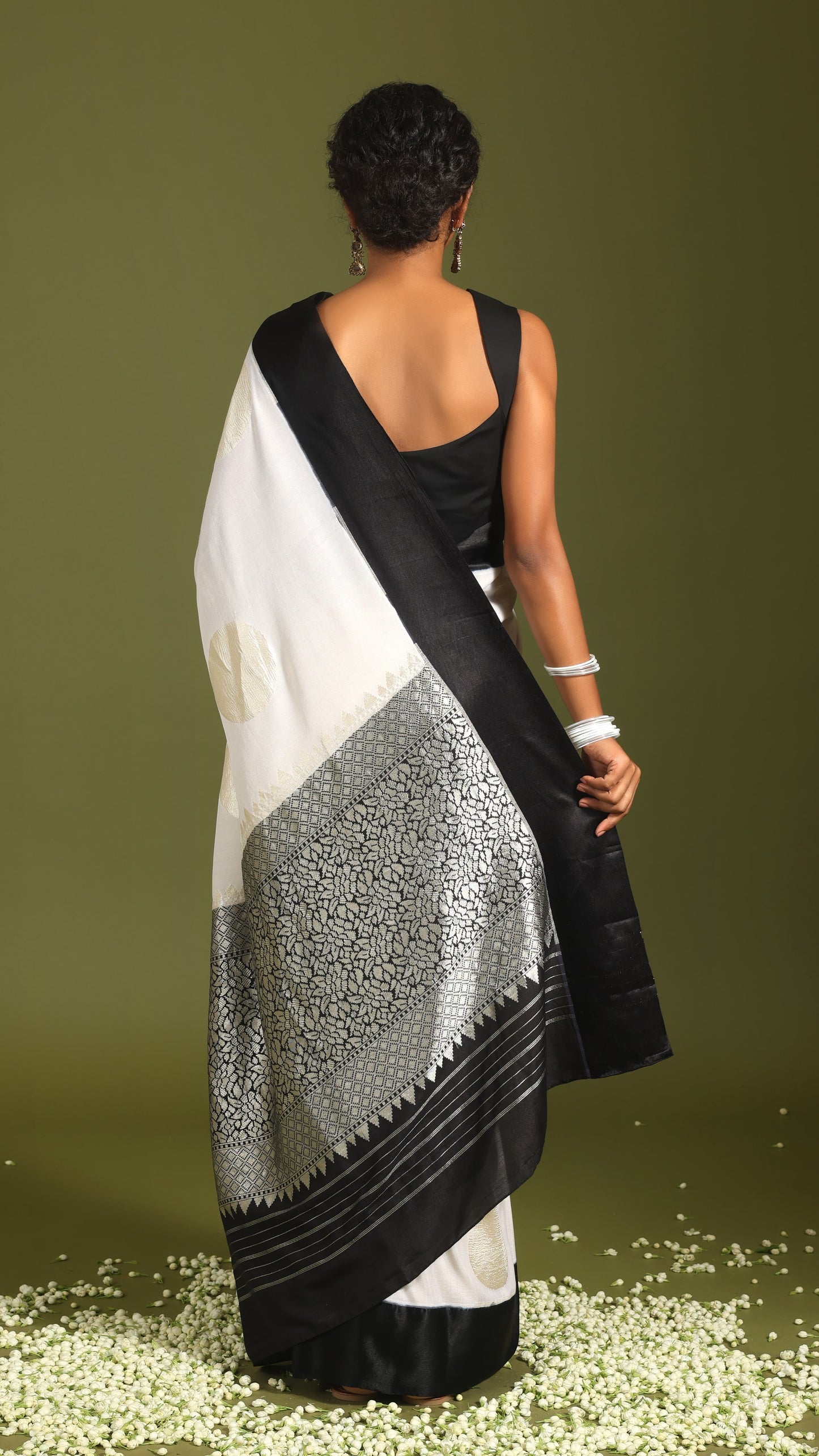 Shwetambari